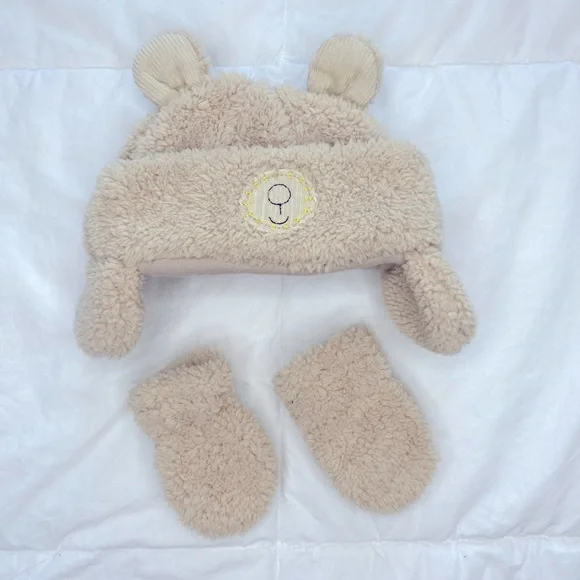 Hat & Mittens Set - Picture 1 of 3